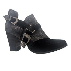 Gimmicks Buckle Western Style Velvet Shoes Size 10